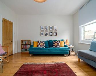 GuestReady - Tranquil home near Peckham - London - Living room