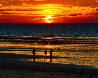 Charming furnished apartment, Normandy coast, 400m from the beach - Bernières-sur-Mer - Plage