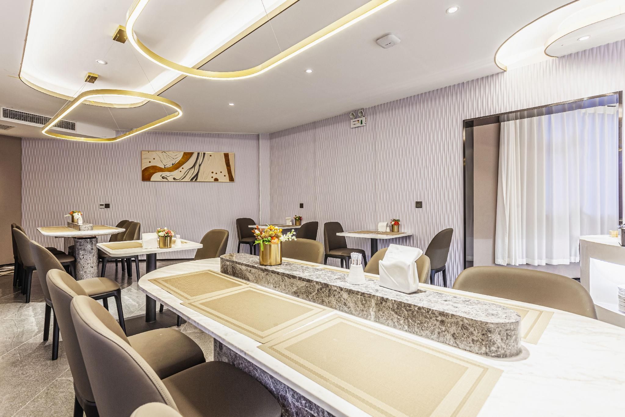 Homeinn Plus Hotel (Qingdao Weihai Road Taidong Pedestrian Street) - تشينغداو - مطعم