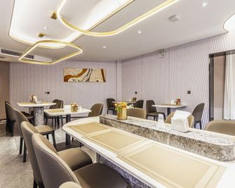 Homeinn Plus Hotel (Qingdao Weihai Road Taidong Pedestrian Street) - Qingdao - Restaurang