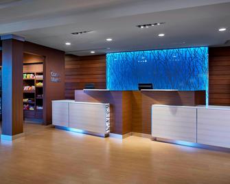 Fairfield Inn & Suites by Marriott Alexandria - Alexandria - Receptionist
