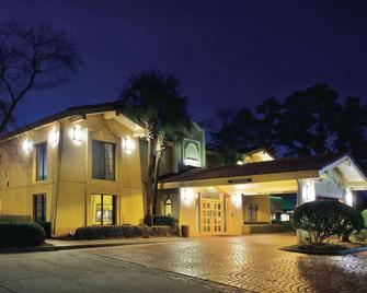 La Quinta Inn by Wyndham Savannah Midtown - Savannah - Building