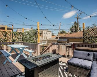 Family Friendly, Lovely 6 Bd Retreat w/ Game Room, Back Deck & Bar - Chicago - Balcony