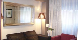 Washington Parquesol Suites & Hotel - Valladolid - Living room