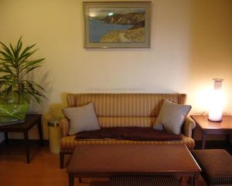 Ageo Tobu Hotel - Ageo - Huiskamer