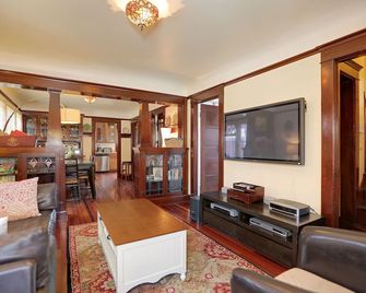 Block to the Shore - Amazing Santa Monica Craftsman - Santa Monica - Living room