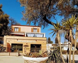 Camping - ccagfee - Six-Fours-les-Plages - Building