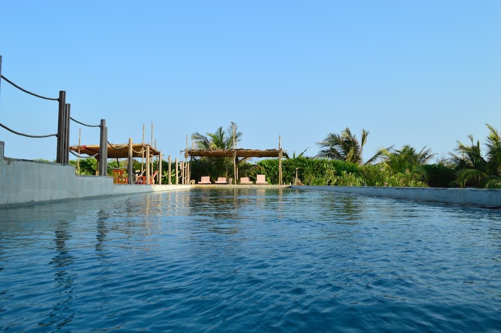 لا ميزون بلوي لومي - لومي - حوض السباحة