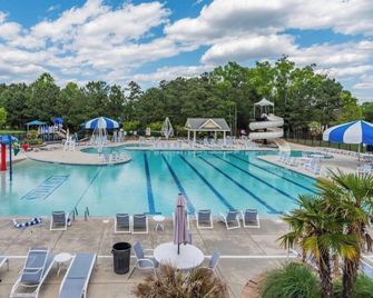 Cary Luxury Home-Fenced Yard-Pool!!! - Morrisville - Zwembad
