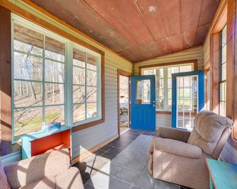 Quiet Guntersville Cottage Near Lake Boat Parking - Guntersville - Huiskamer