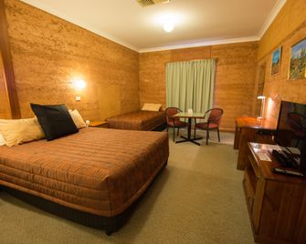 Mud Hut Motel - Coober Pedy - Slaapkamer