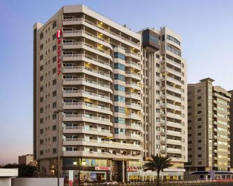 Ramada by Wyndham Beach Hotel Ajman - Ajman - Building