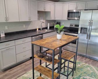 NFL Draft - 2-bedroom condo in Kaukauna with 20Min from Lambeau Field - Kaukauna - Kitchen