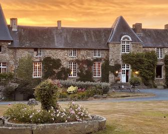 Le Château De La Roque, The Originals Relais - Thèreval - Будівля