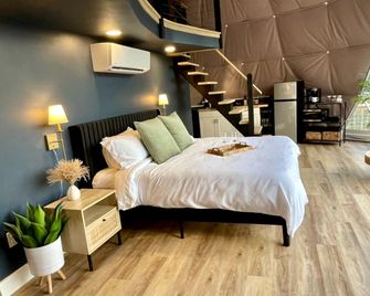 Spacious Dome with Lofted Interior and Furnished Deck in Kentucky - Cadiz - Slaapkamer