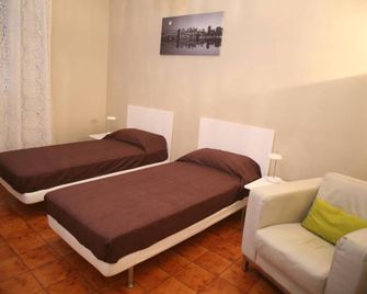 كاميرا كون فيستا بد آند بريكفاست - انكونا - غرفة نوم