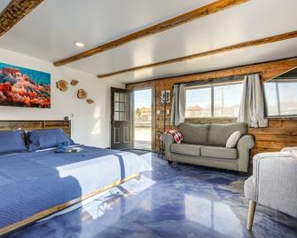Cozy Parowan Studio 12 Mi to Brian Head Resort! - Parowan - Bedroom