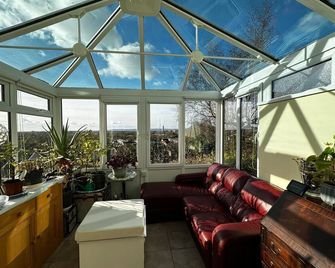 Sha's Pad, Room 4, Single Bed - Shared Shower Room With 1 Other - פורט טאלבוט - סלון