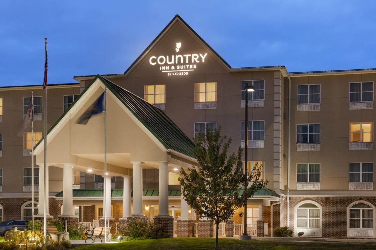 Country Inn & Suites Harrisburg@ Union Deposit Rd.