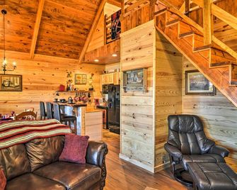 2 Mi to Lake Hamilton Hot Springs Cabin with Loft! - Hot Springs