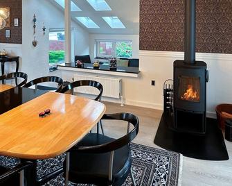 Awesome home in Hvide Sande with WiFi - Hvide Sande - Dining room