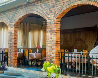 Satellite One Hotel - Nebbi - Restaurante