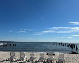 On the picturesque SPT Waterfront! Beautiful Pool & Private Beach! - Southport - Пляж