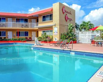 Beach and Town Motel - Hollywood - Pool