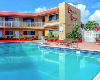Beach and Town Motel - הוליווד - בריכה