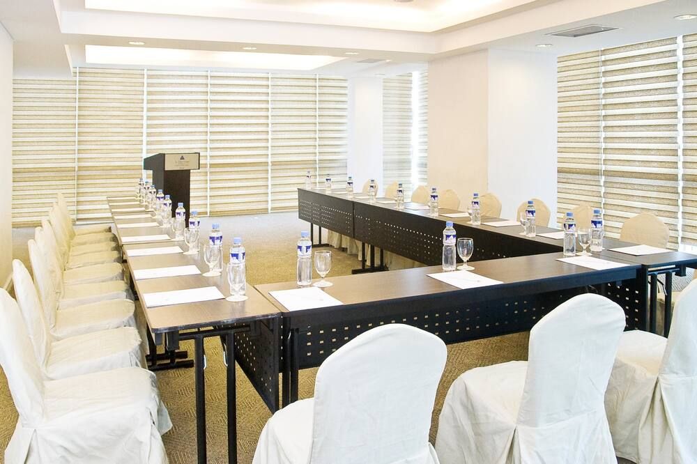 St Giles Makati - Makati - Sala de reuniões