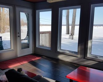 Stopover 471: Tranquility on Lake Champlain - Venise-en-Québec - Balcony