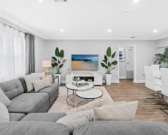 Peaceful 5br -Waterway Views Private Heated Pool - Fort Lauderdale - Sala de estar