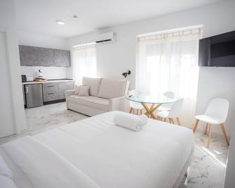 L&g Apartments Bahía Suite - Alicante - Bedroom