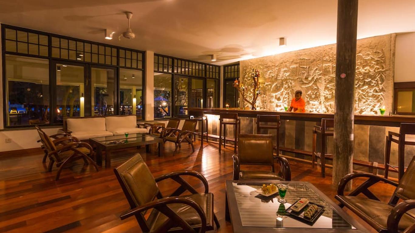 نيلافيلي بيتش هوتل