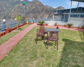Junyali The Resort - Dhanaulti - Patio