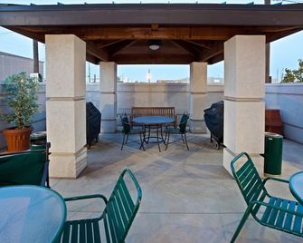 King Suite Near Airport | Pool + 24h Gym - Indianapolis - Balkon