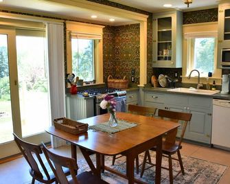 Tom's Farm Country Retreat - Conneaut Lake - Comedor