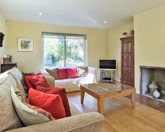White Clouds - Saxmundham - Living room