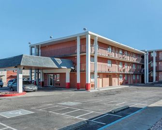 Pueblo Inn - פואבלו - בניין