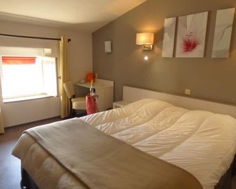 Hotel du Centre - Pierrelatte - Schlafzimmer