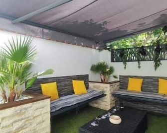 R luxury piscine et spa privatifs - Colmar - Patio