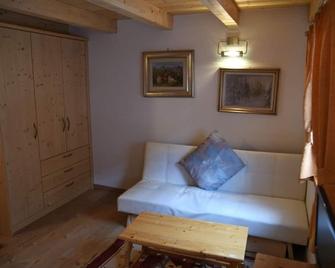 Room with mezzanine in Canazei - Canazei - Sala de estar