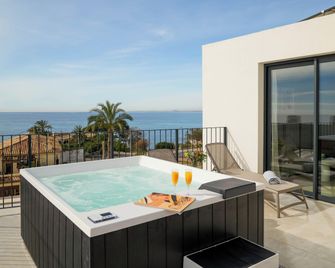 Niu Line - Be Line Group - Villajoyosa - Balkon