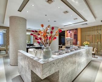 Jinjiang Inn Select Jinan Baotuquan - Jinan - Front desk