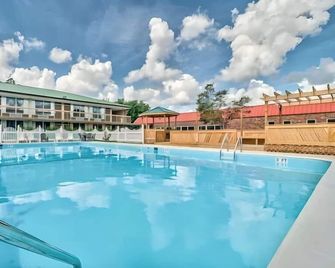 Guest Inn Aiken - Aiken - Piscina