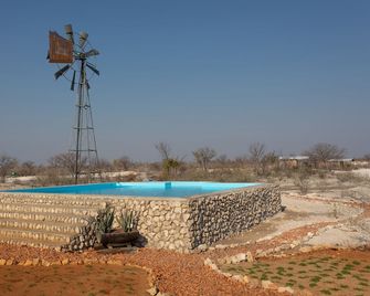 Etosha Trading Post - Okaukuejo - Piscina