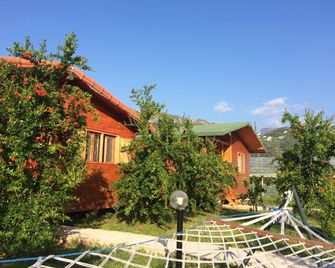 Yildiz Pension Bungalows - Чіралі - Вигляд зовні