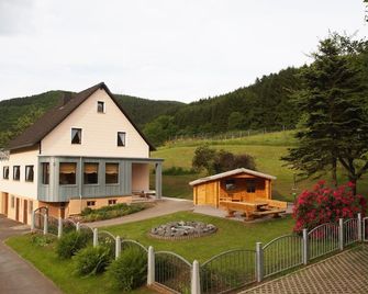 Holiday house for 11 persons + 1 child approx. 250 qm in Birresborn, Rhineland-Palatinate (Volcanic Eifel Nature Park) - Birresborn - Edificio