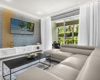8 Bedrooms - 7 Bathrooms - Encore 7502 Ma - Bay Lake - Living room