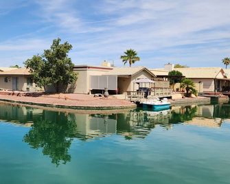 20% monthly discount off the listed price for 30 days or more during off season. - Casa Grande - Piscina